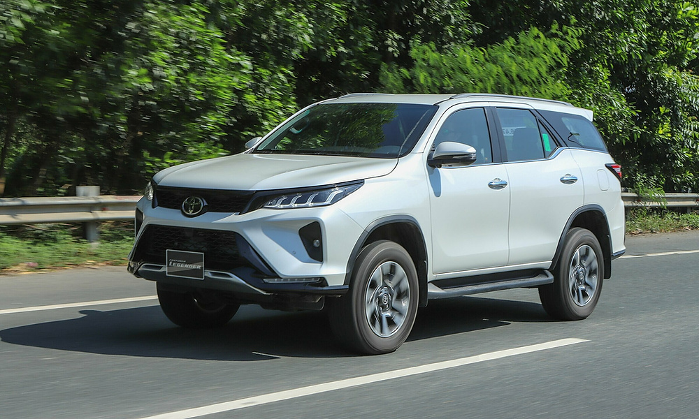 Rent 7-seat Toyota Fortuner Saigon ⇔ Nha Trang