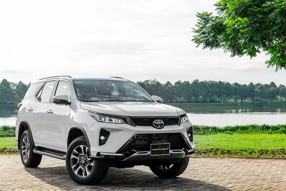 Rent 7-seat Toyota Fortuner Saigon ⇔ Nha Trang
