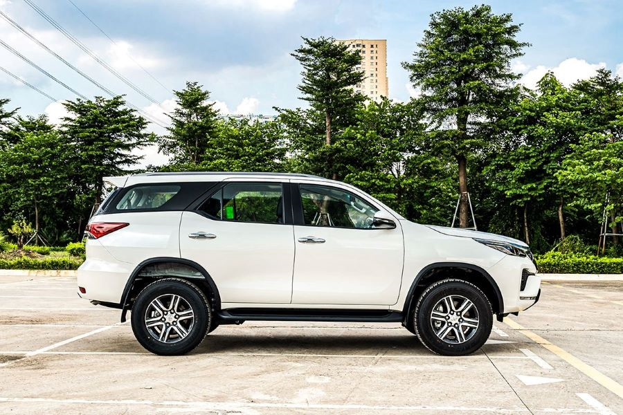 7-seat car rental Saigon ⇔ Nha Trang